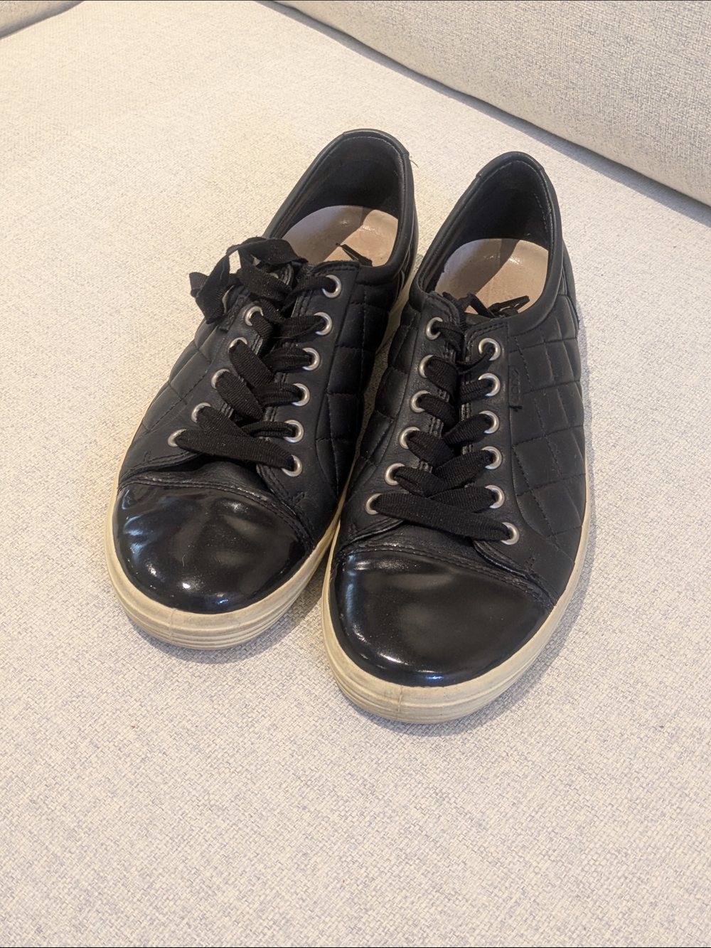 ECCO Black Quilted Leather Lace-Up Sneakers Cream Sole Women's Size 40 - Picture 3 of 9